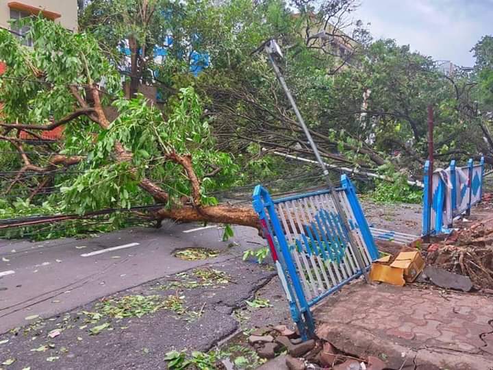 Trails of destruction left by Amphan Cyclone in West Bengal. (Photo Courtesy: Social Media)