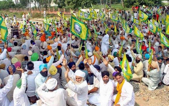 Farmers in Punjab block railway tracks in protest against the new Farm Bills (File Photo, Image credit: The Hindu Business Line)