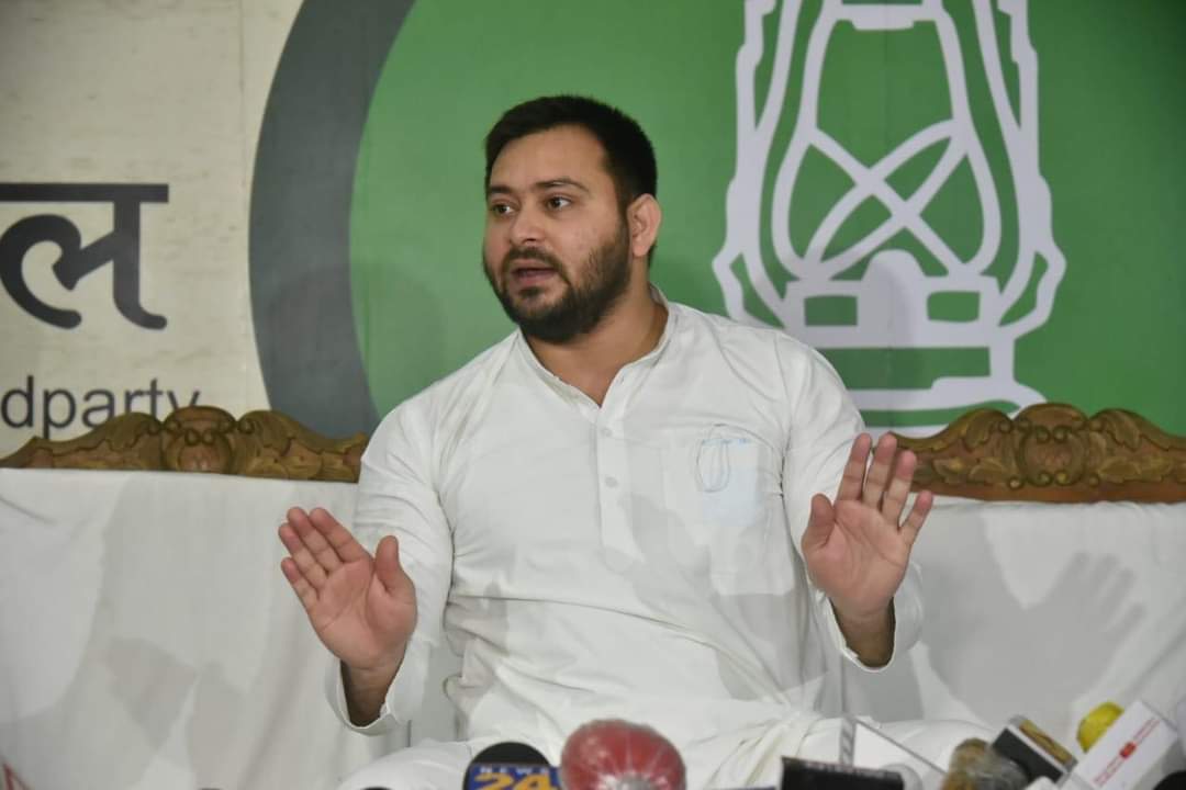 RJD leader Tejashwi Yadav challenged Bihar CM Nitish Kumar to fight election against him. (File photo)