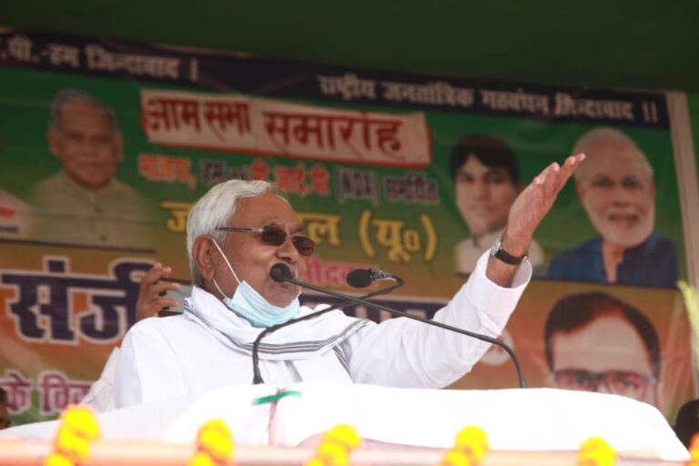 Bihar CM Nitish Kumar addressing a rally in Khagaria district. (Image Courtesy: Twitter)