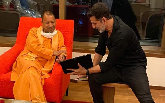 Uttar Pradesh chief minister Yogi Adityanath with cine-star Akshay Kumar (File Photo, Image credit: Deccan Herald)