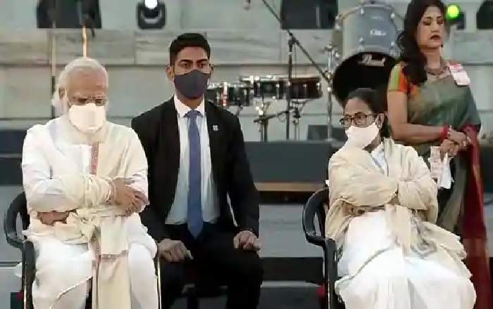 Prime Minister Narendra Modi and West Bengal Chief Minister Mamata Banerjee at Kolkata's Victoria Memorial on Saturday (Image credit: Hindustan Times)
