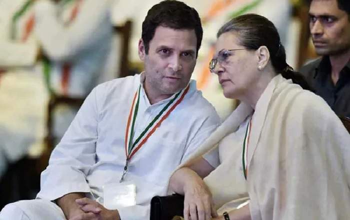 Rahul Gandhi (L) and Sonia Gandhi (File Photo, Image credit: NDTV.com)