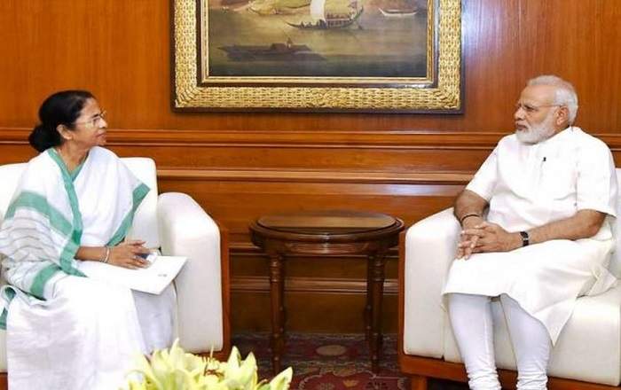 West Bengal chief minister Mamata Banerjee (L) with Prime Minister Narendra Modi (File Photo, Image credit: Outlook India)