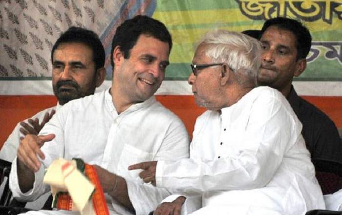 Congress leader Rahul Gandhi with former West Bengal CM Buddhadeb Bhattacharjee (R) (Image credit: The Hindu BusinessLine)