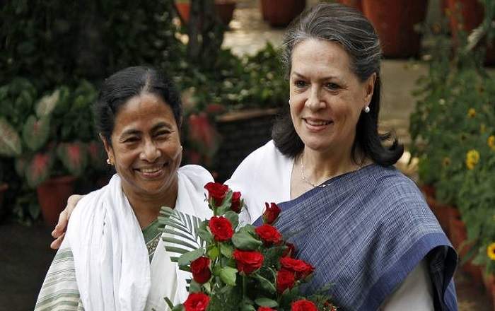 Mamata Banerjee and Sonia Gandhi (R) (File Photo, Image credit: Moneycontrol)