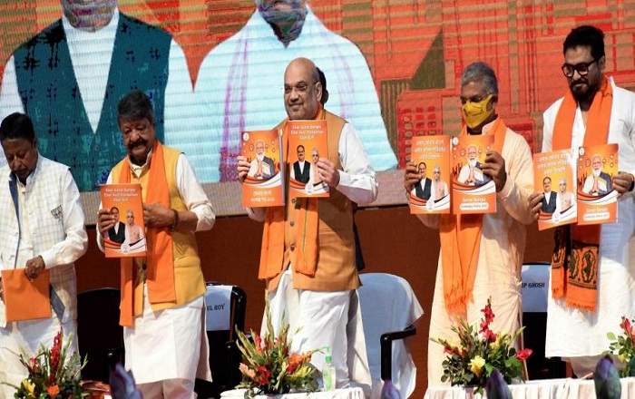 Union Home Minister Amit Shah (C) releasing the BJP's manifesto in Kolkata on Sunday (Image credit: The New Indian Express)