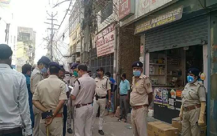 Police personnel at the site of the crime scene in Govind Mitra Road (Image credit: Hindustan Smart)
