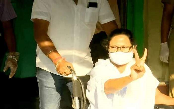 Chief Minister Mamata Banerjee after casting her vote in Bhawanipore (Image credit: India TV)
