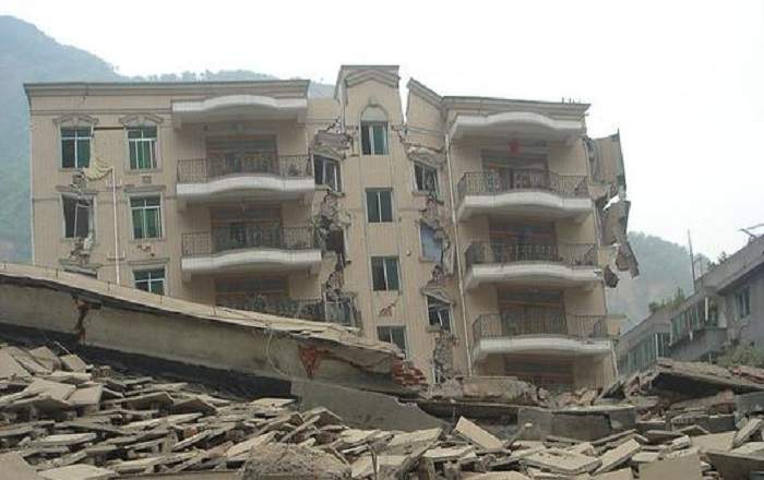 A scene of a building after the Bhuj earthquake of January 26, 2001 (Image credit: Scroll.in)