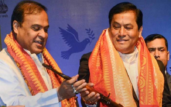 Himanta Biswa Sarma and Sarbananda Sonowal (R) (Image credit: NDTV.com)