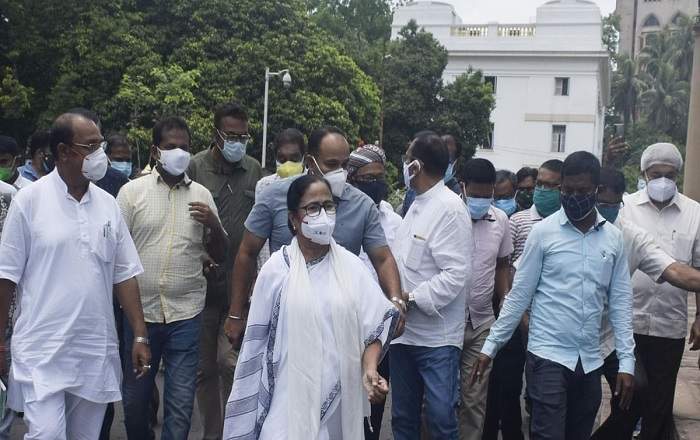 West Bengal chief minister Mamata Banerjee (Center) (Image credit: National Herald)