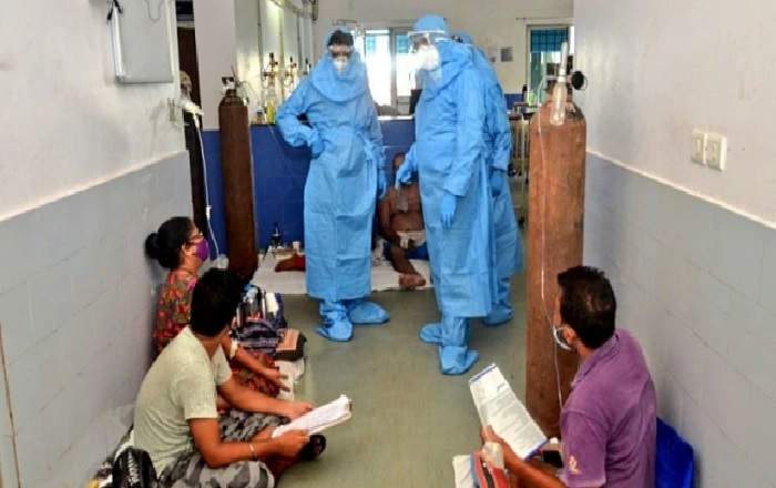 Goa Chief Minister, Pramod Sawant visiting a COVID-19 ward in Goa Medical College and Hospital (Image credit: India Today)